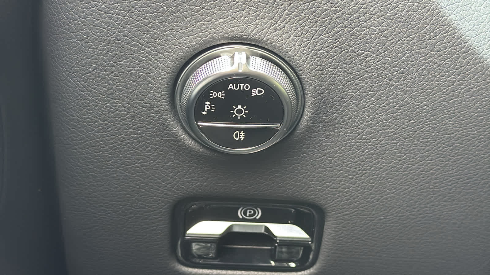 Thumbnail: 2025 Mercedes-Benz GLC - 16