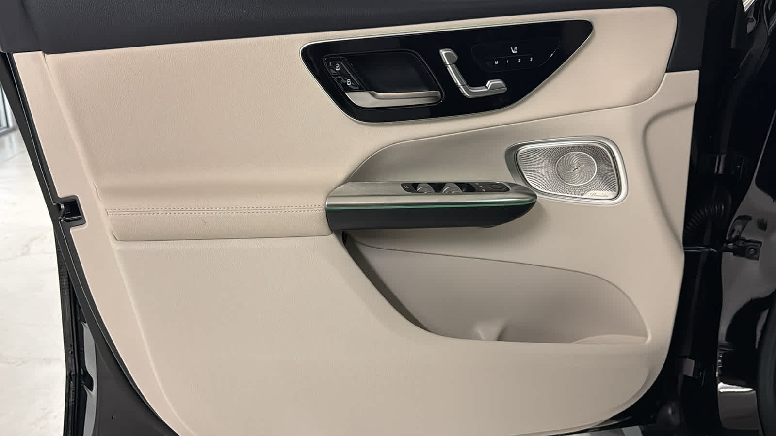 Thumbnail: 2026 Mercedes-Benz GLC - 14