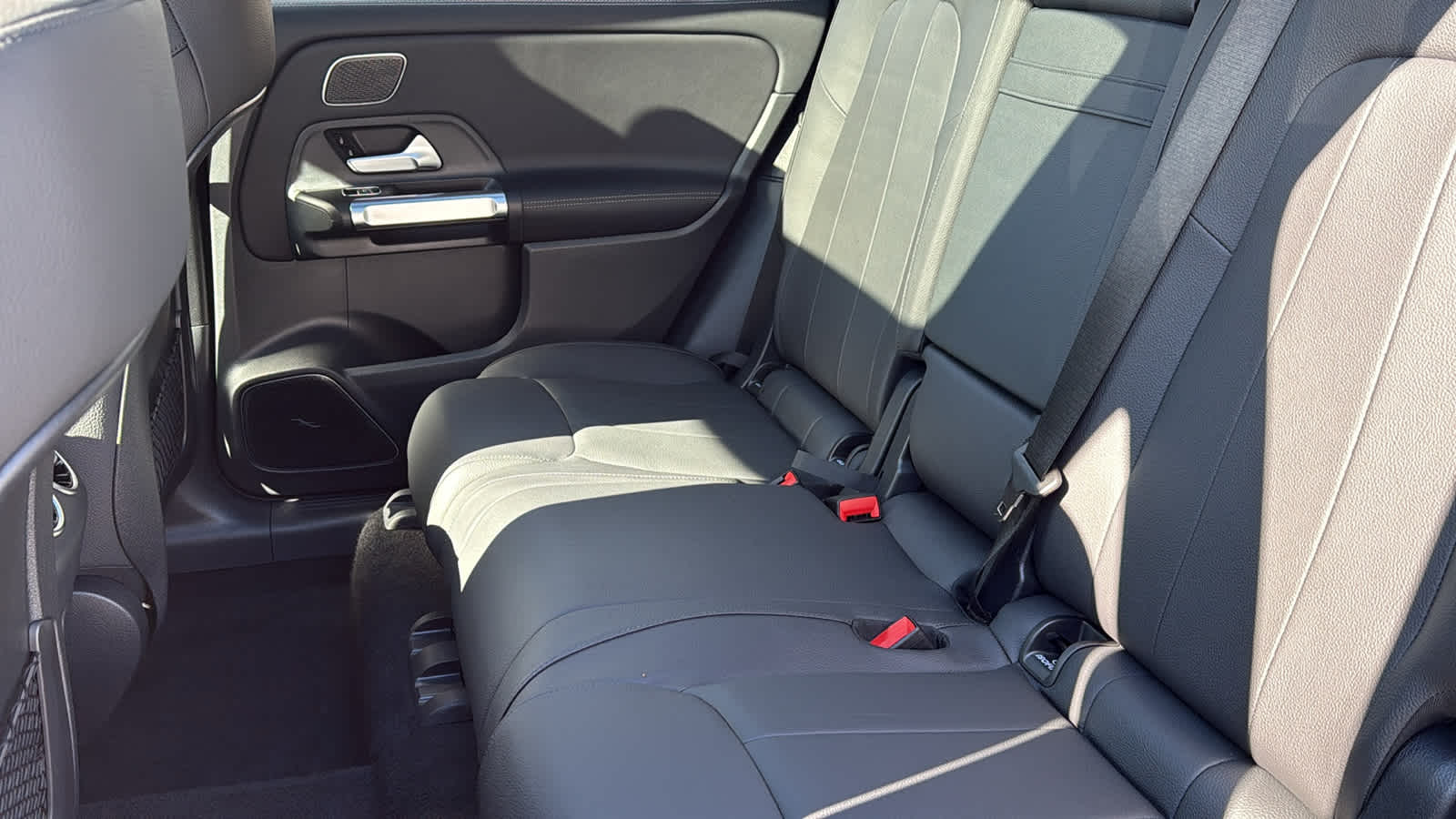 Thumbnail: 2025 Mercedes-Benz GLB - 39