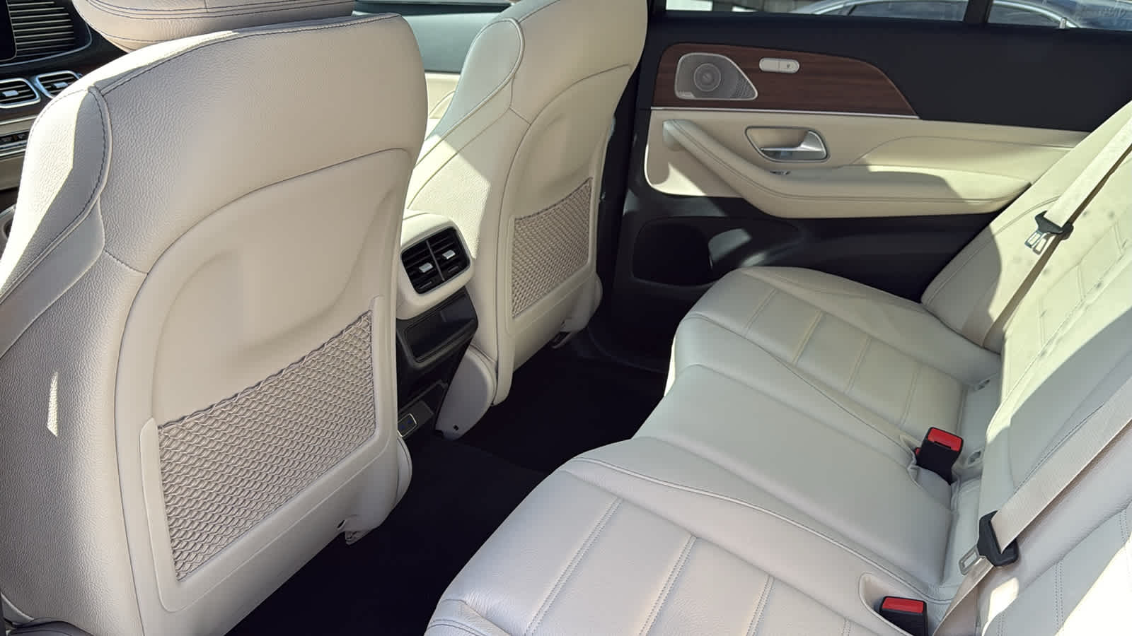 Thumbnail: 2026 Mercedes-Benz GLE - 32