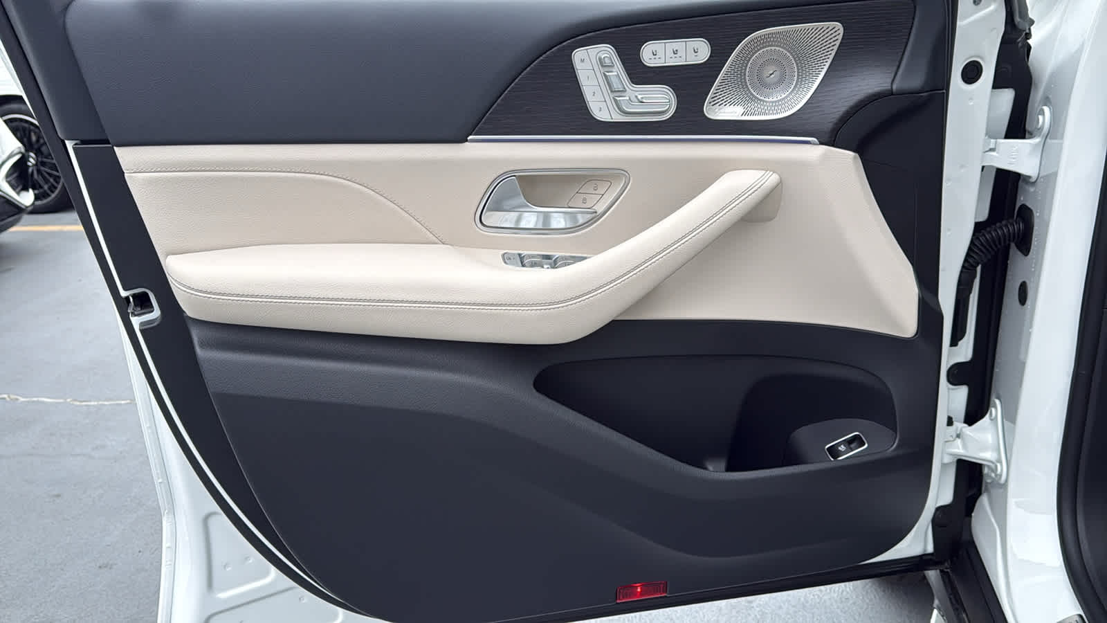 Thumbnail: 2026 Mercedes-Benz GLE - 16