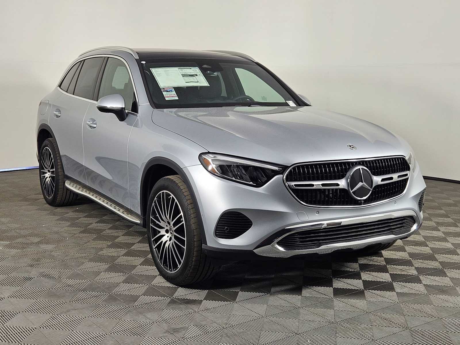 2025 Mercedes-Benz GLC 300 7