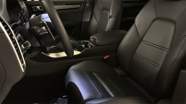 Thumbnail: 2023 Porsche Cayenne - 25