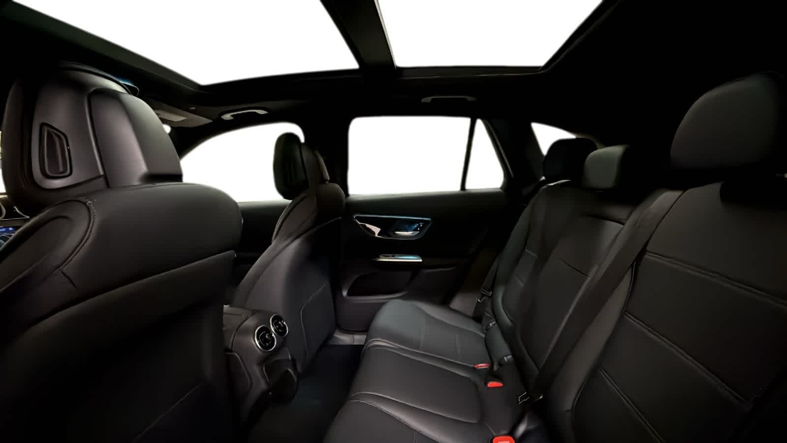 Thumbnail: 2026 Mercedes-Benz GLC - 6