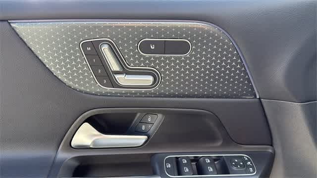 Thumbnail: 2025 Mercedes-Benz GLB - 5