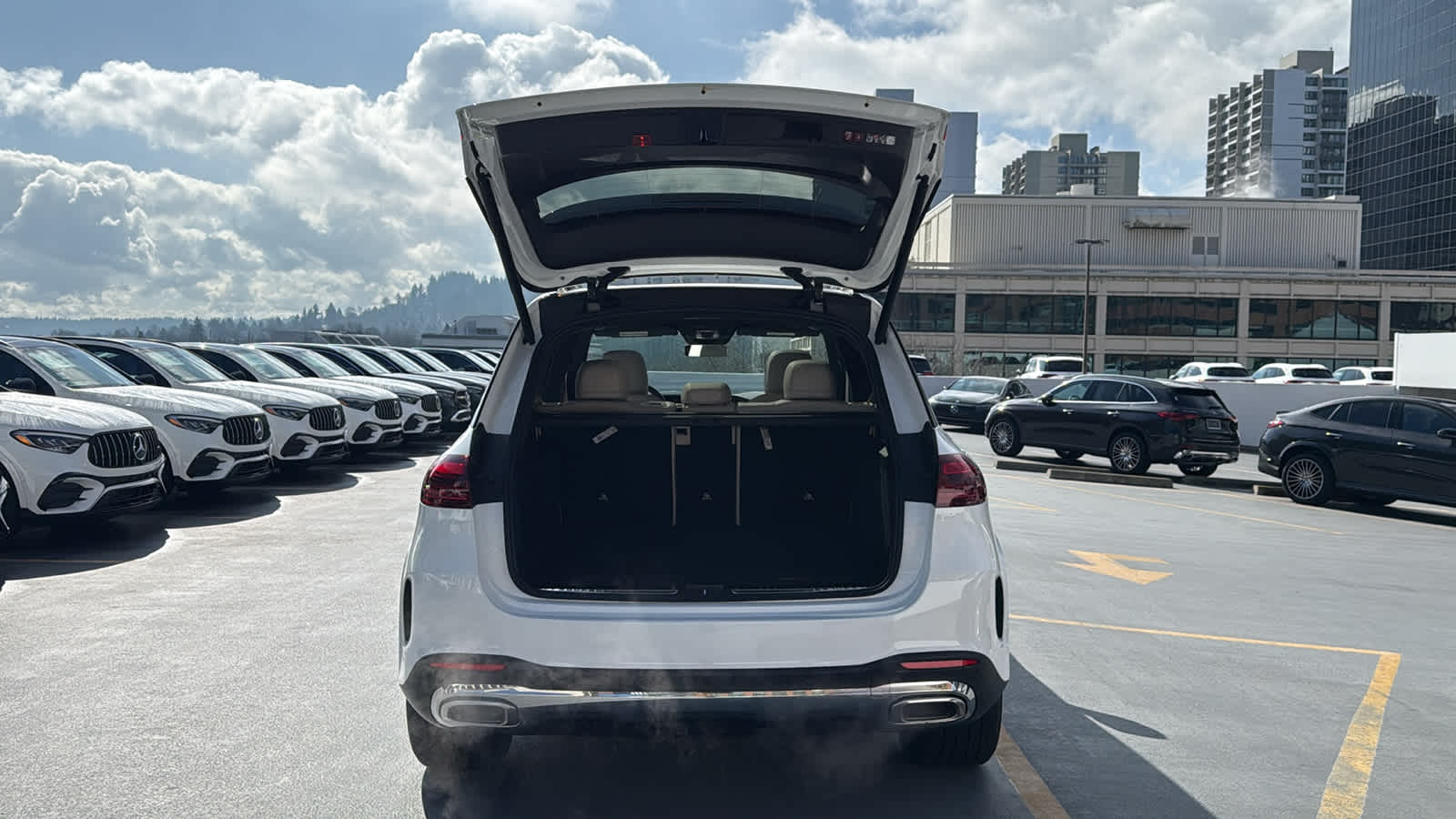 Thumbnail: 2026 Mercedes-Benz GLE - 9