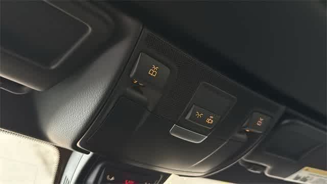 Thumbnail: 2015 Mercedes-Benz SLK - 22