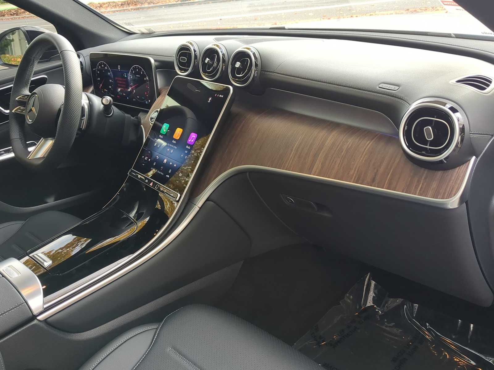 Thumbnail: 2026 Mercedes-Benz GLC - 24