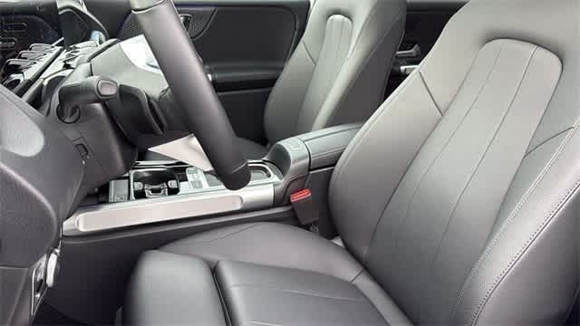 Thumbnail: 2025 Mercedes-Benz GLB - 9