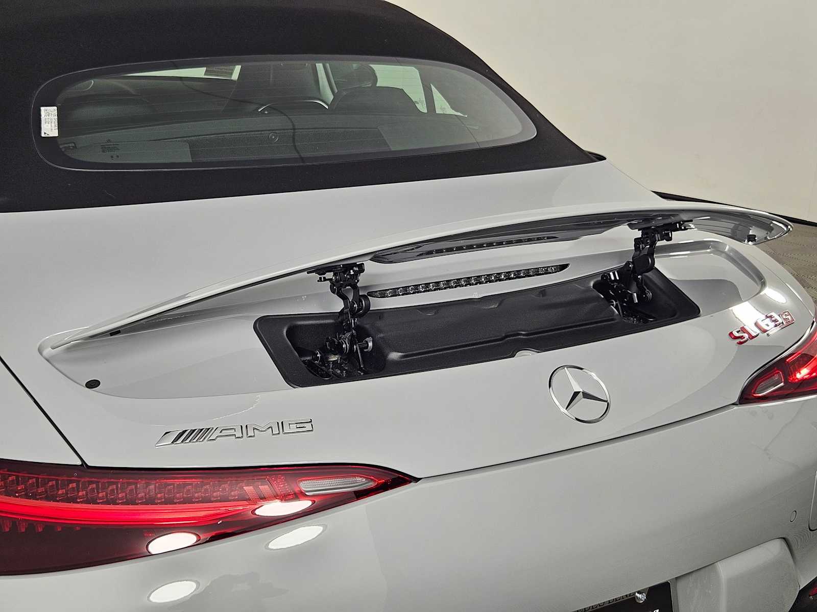 Thumbnail: 2025 Mercedes-Benz SL-Class - 39