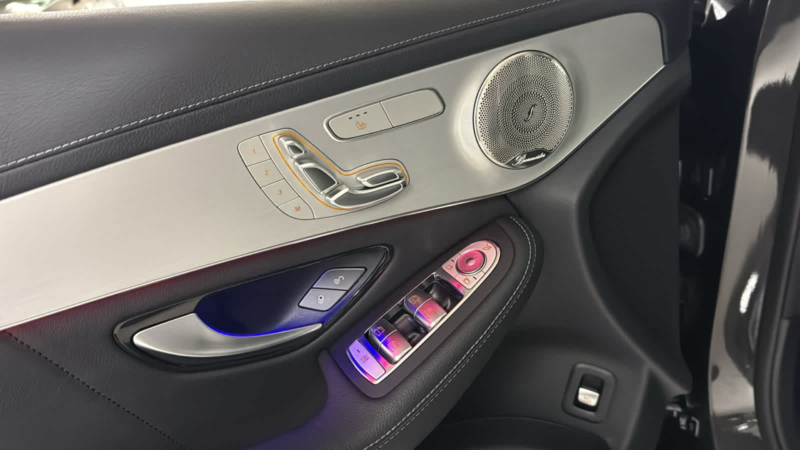 Thumbnail: 2023 Mercedes-Benz GLC - 16