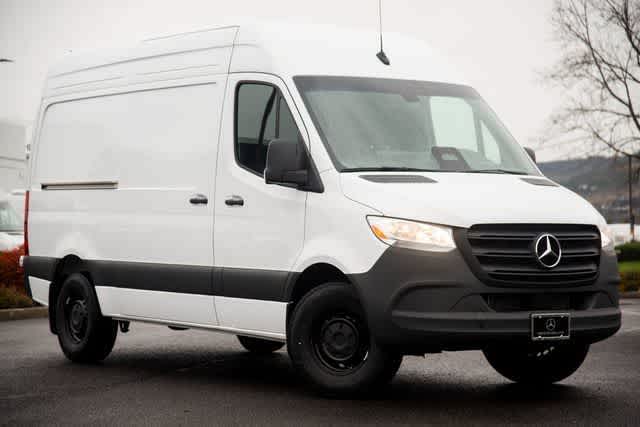 Thumbnail: 2025 Mercedes-Benz Sprinter - 3