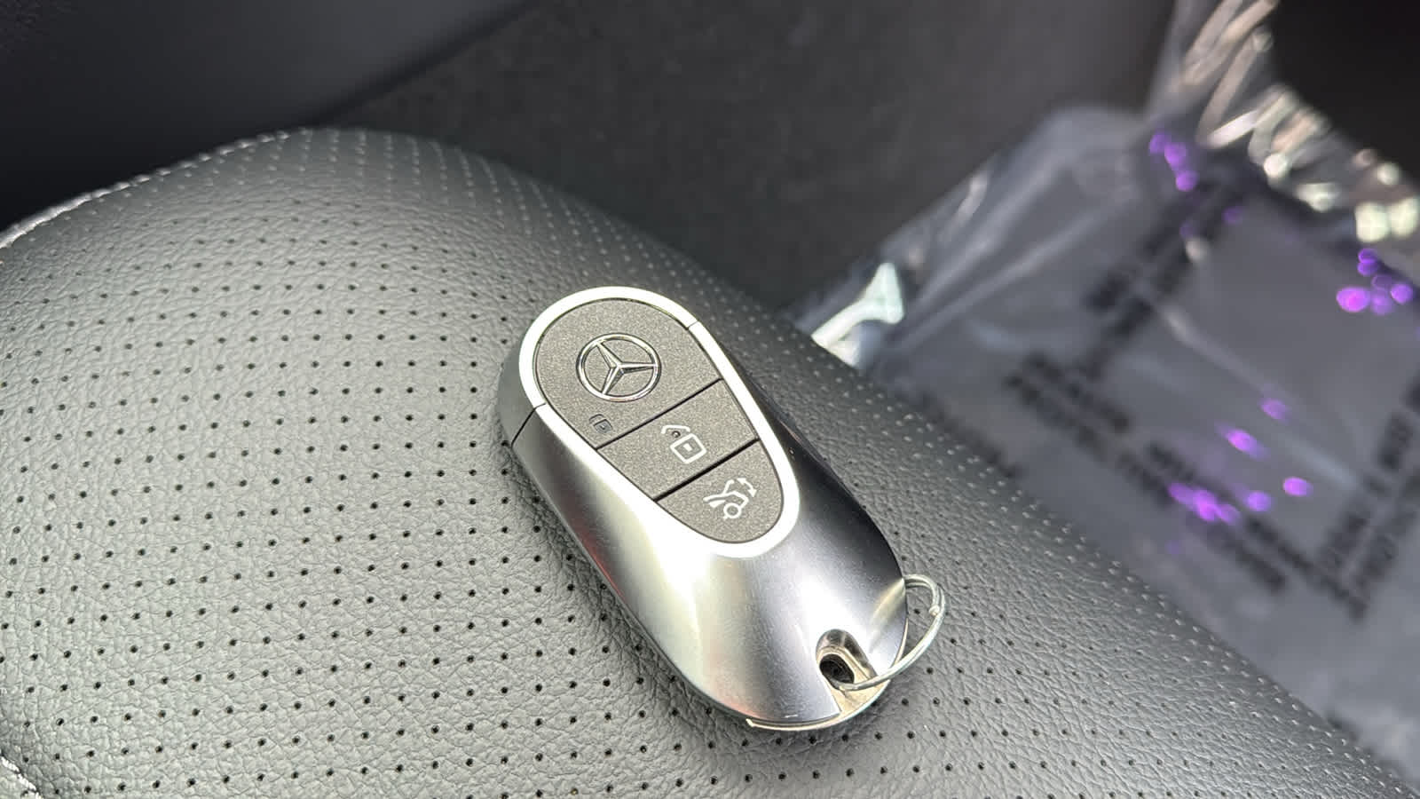 Thumbnail: 2025 Mercedes-Benz GLC - 35