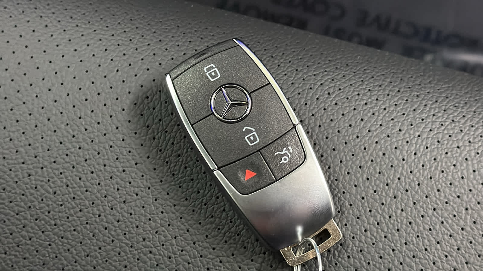 Thumbnail: 2026 Mercedes-Benz GLE - 38