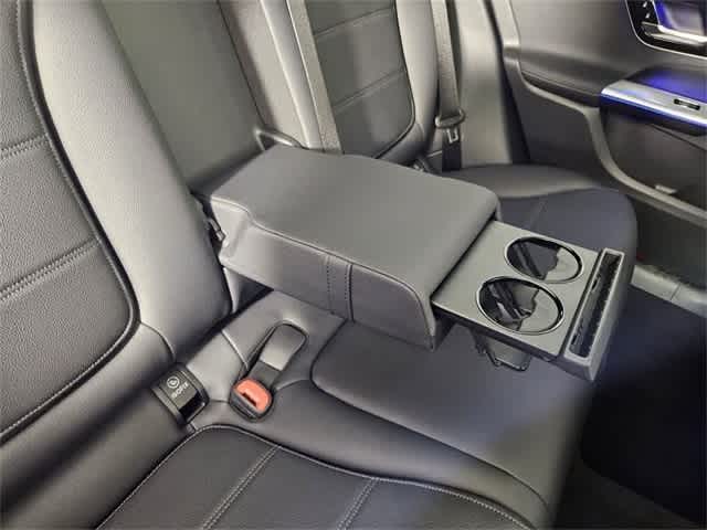 Thumbnail: 2025 Mercedes-Benz GLC - 37