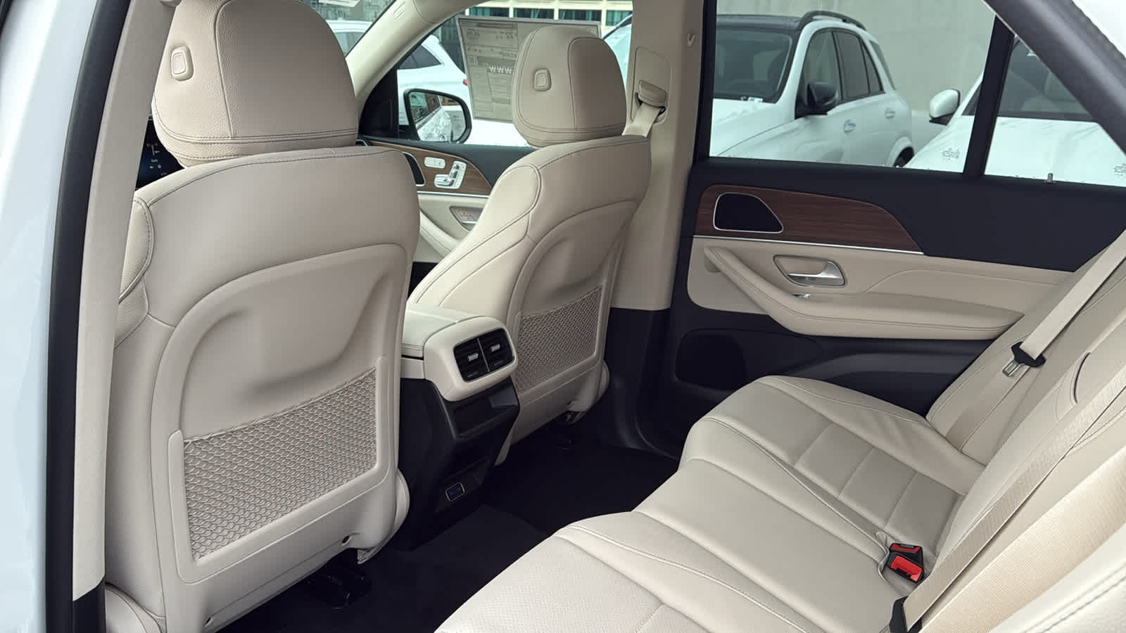 Thumbnail: 2026 Mercedes-Benz GLE - 28