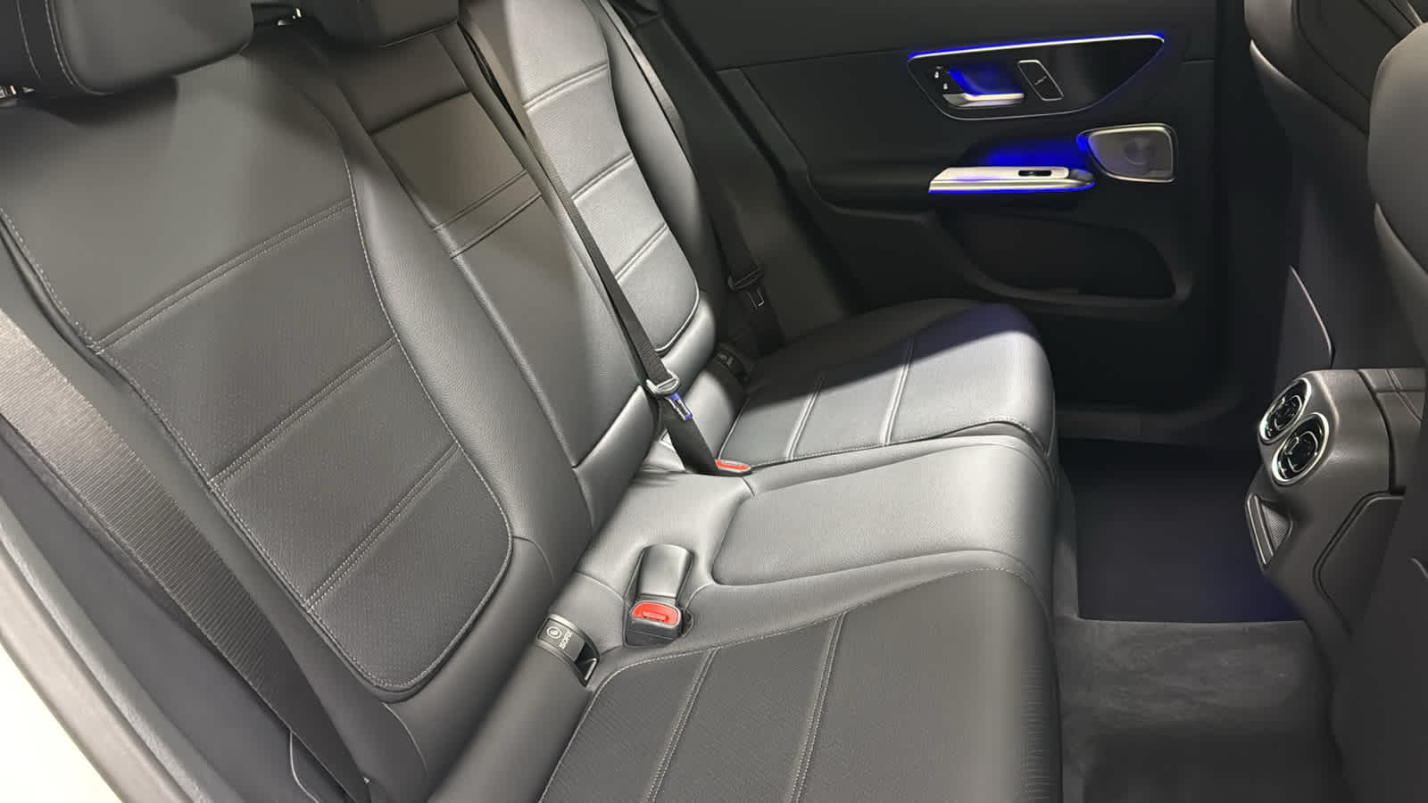 Thumbnail: 2026 Mercedes-Benz GLC - 35