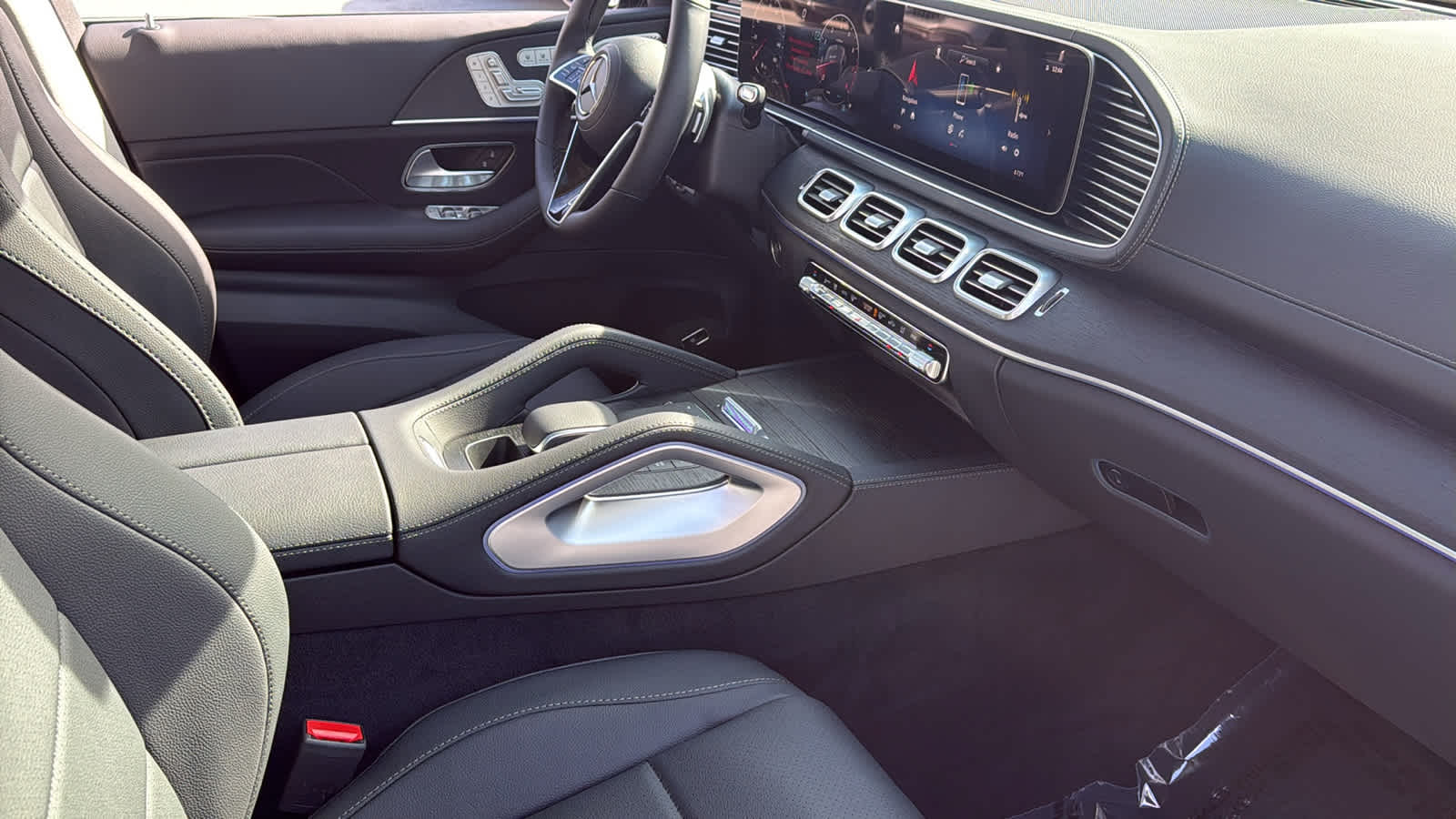 Thumbnail: 2026 Mercedes-Benz GLE - 38