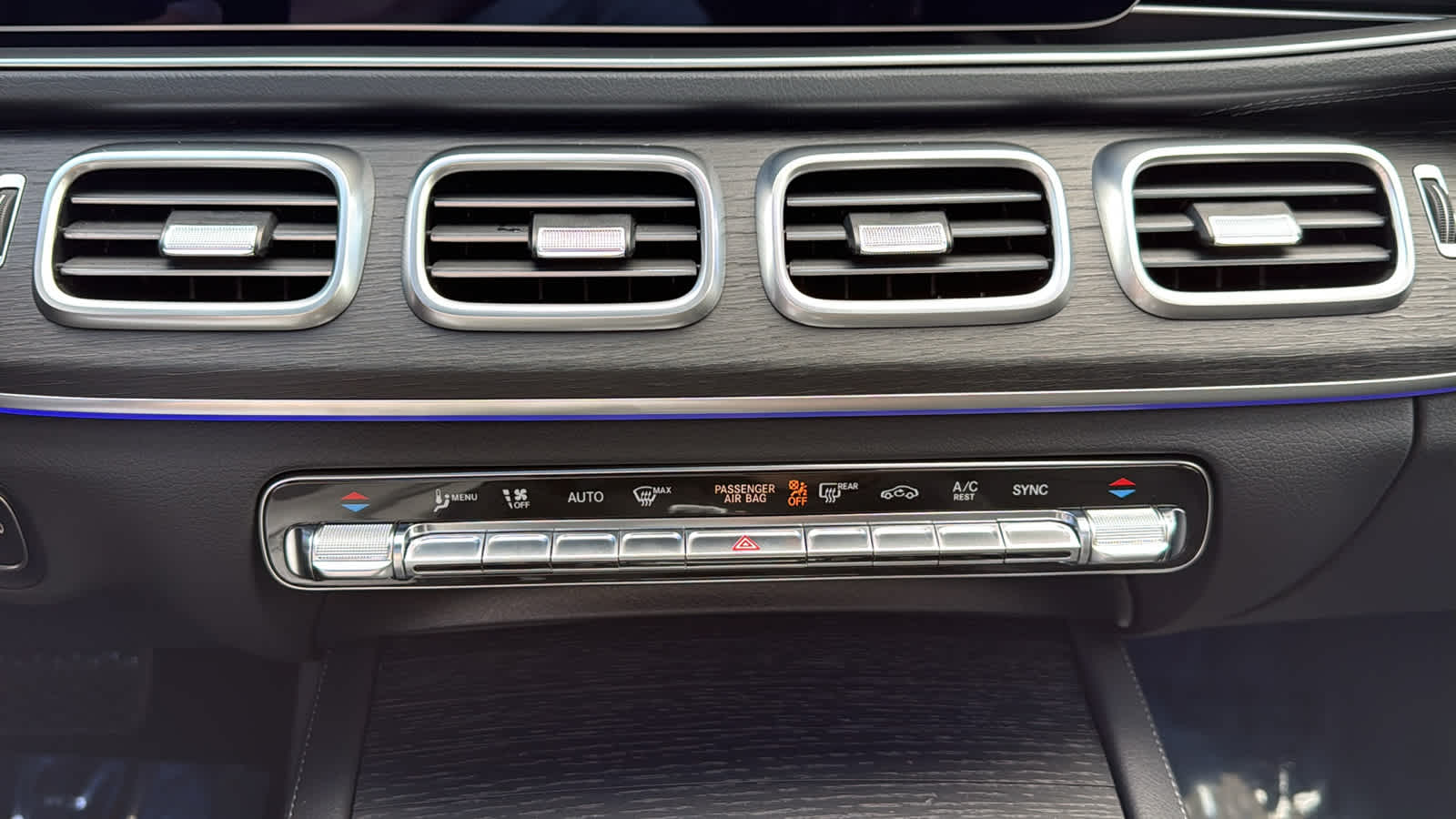 Thumbnail: 2026 Mercedes-Benz GLE - 24