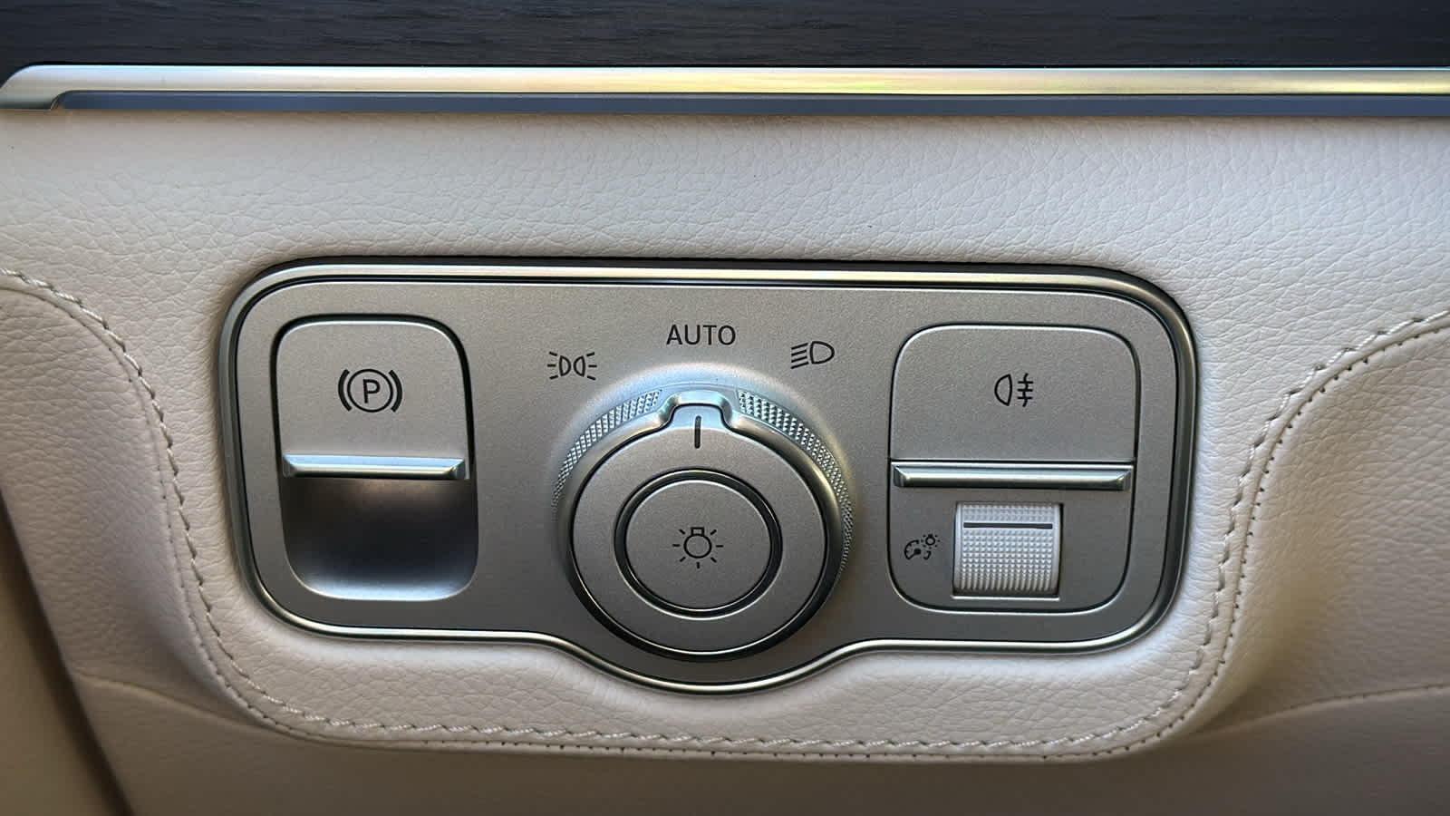 Thumbnail: 2026 Mercedes-Benz GLE - 18