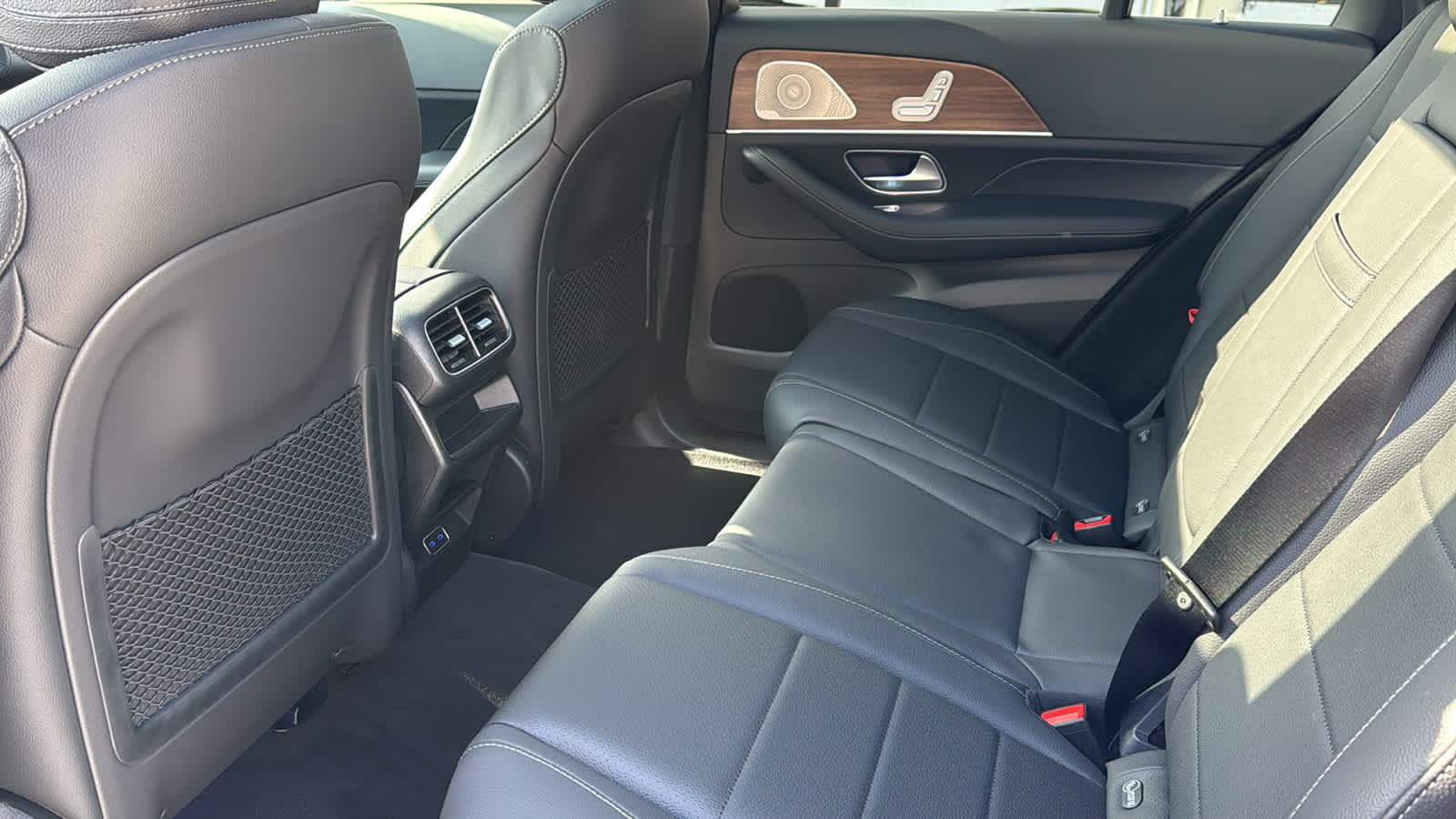 Thumbnail: 2026 Mercedes-Benz GLE - 32