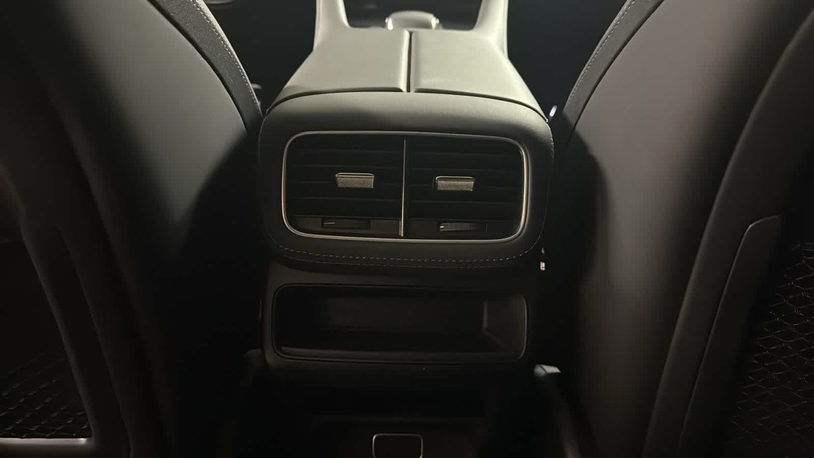 Thumbnail: 2026 Mercedes-Benz GLE - 26