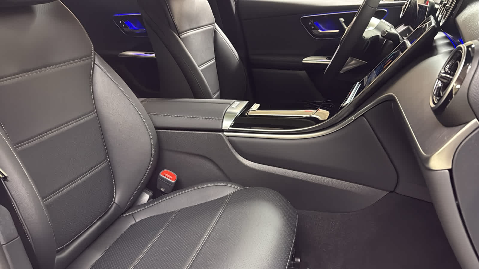 Thumbnail: 2026 Mercedes-Benz GLC - 36