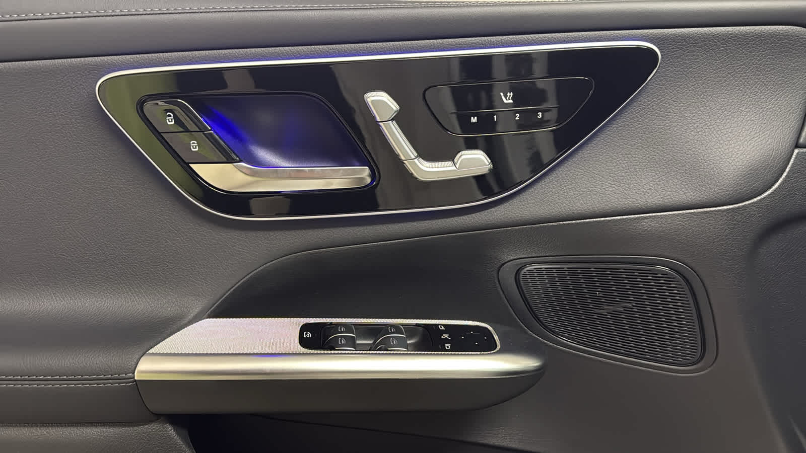 Thumbnail: 2026 Mercedes-Benz GLC - 18