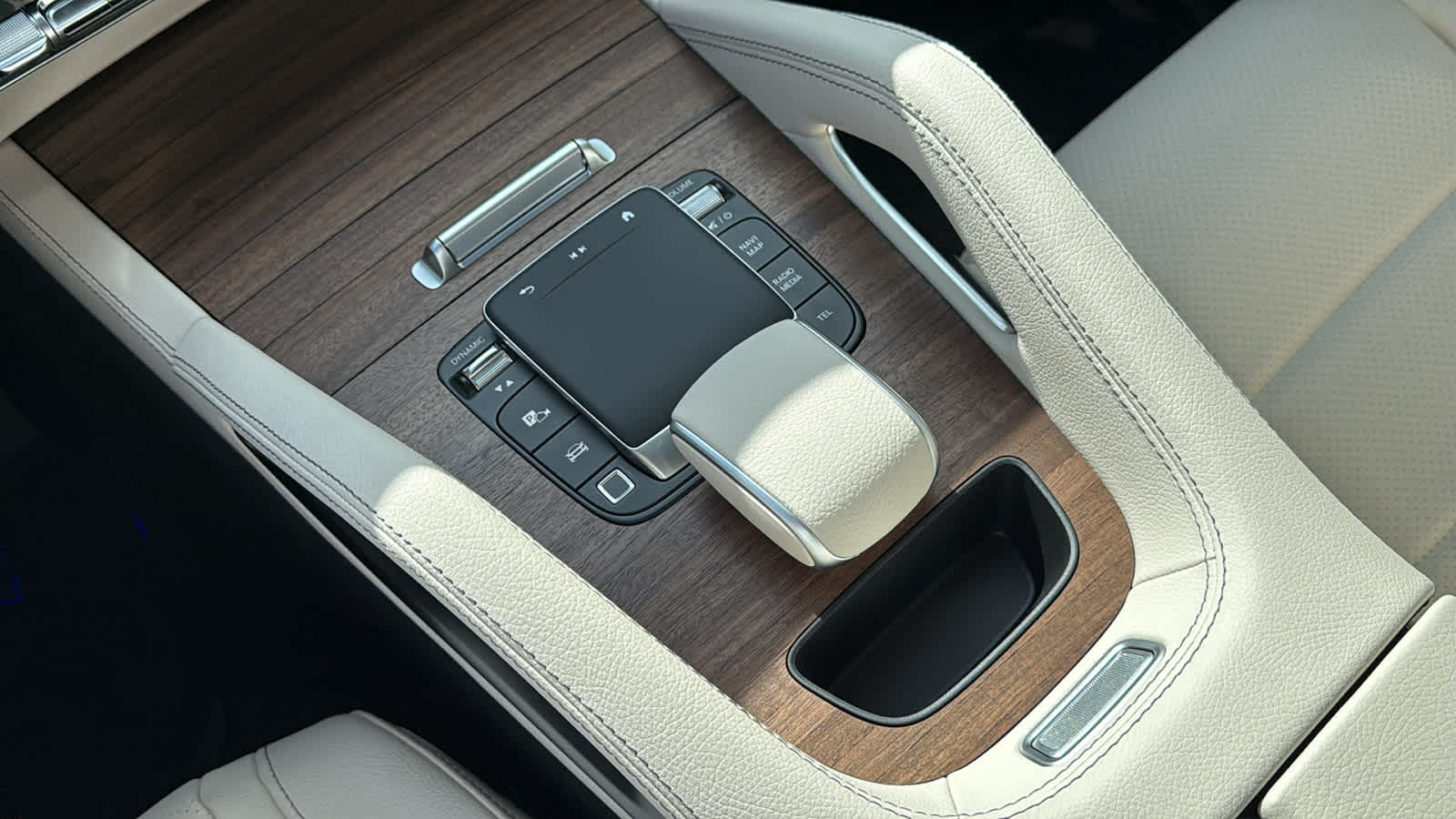 Thumbnail: 2026 Mercedes-Benz GLE - 25