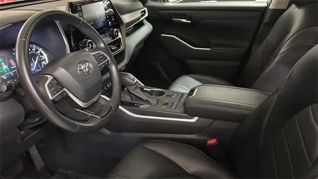Thumbnail: 2022 Toyota Highlander - 27