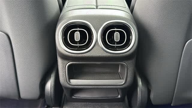 Thumbnail: 2025 Mercedes-Benz GLC - 32