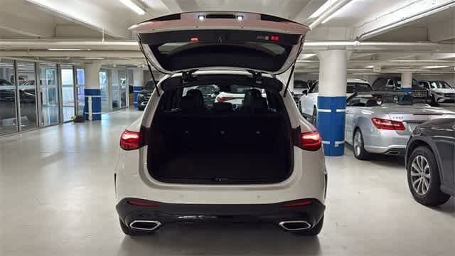 Thumbnail: 2026 Mercedes-Benz GLC - 9