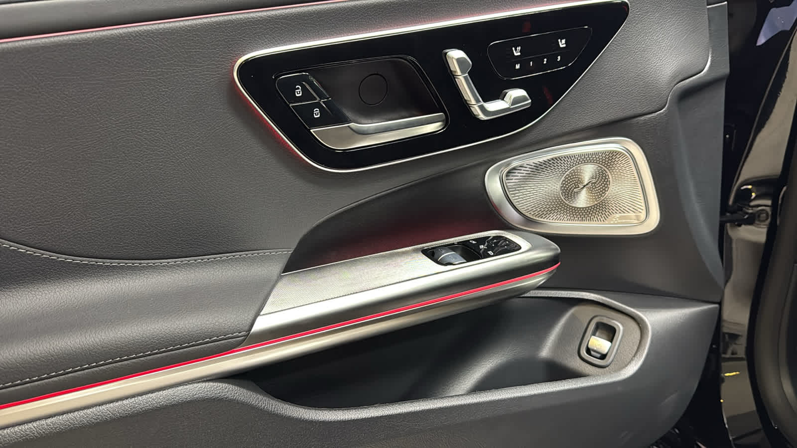 Thumbnail: 2026 Mercedes-Benz CLE - 15