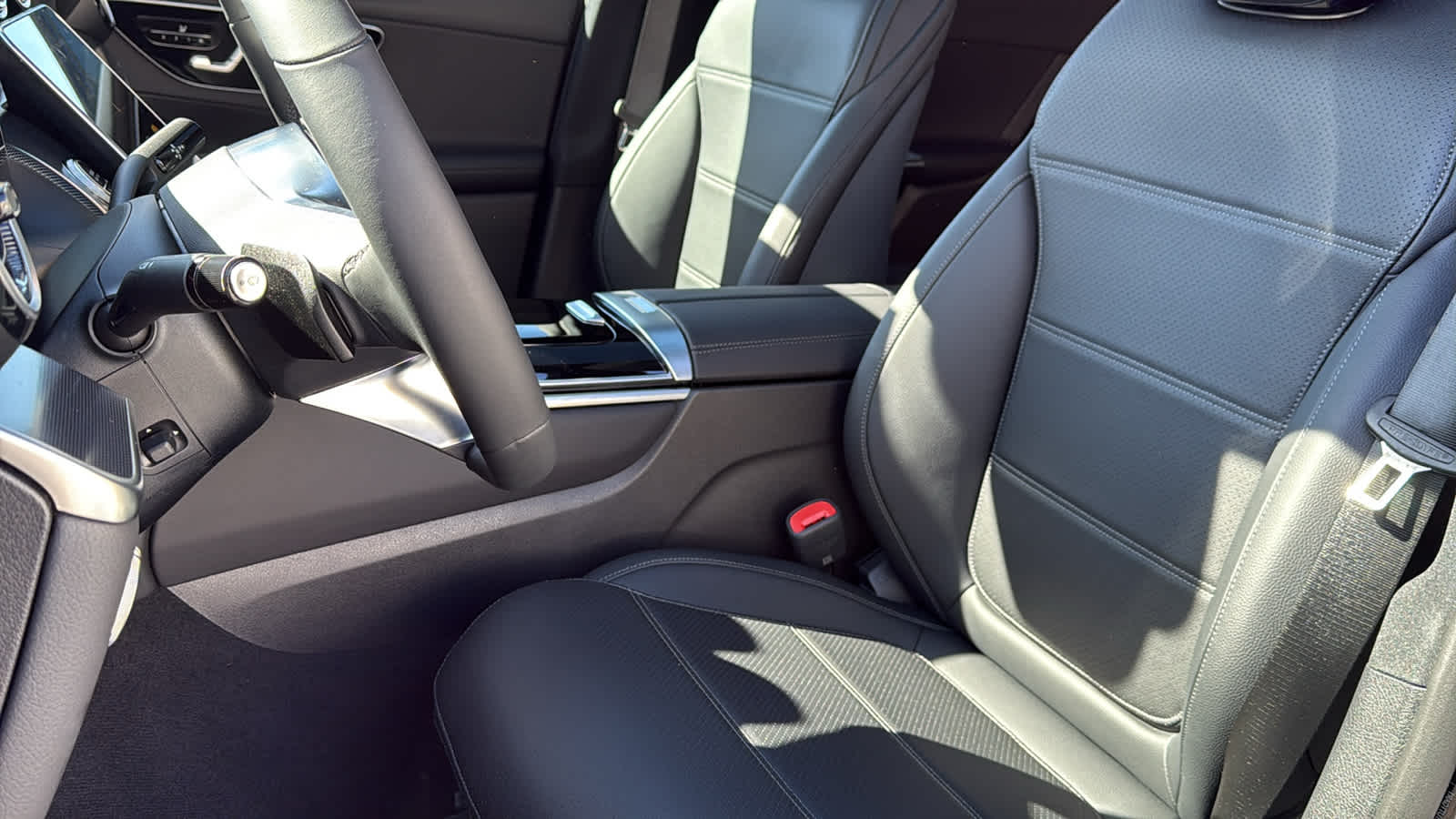 Thumbnail: 2026 Mercedes-Benz GLC - 27