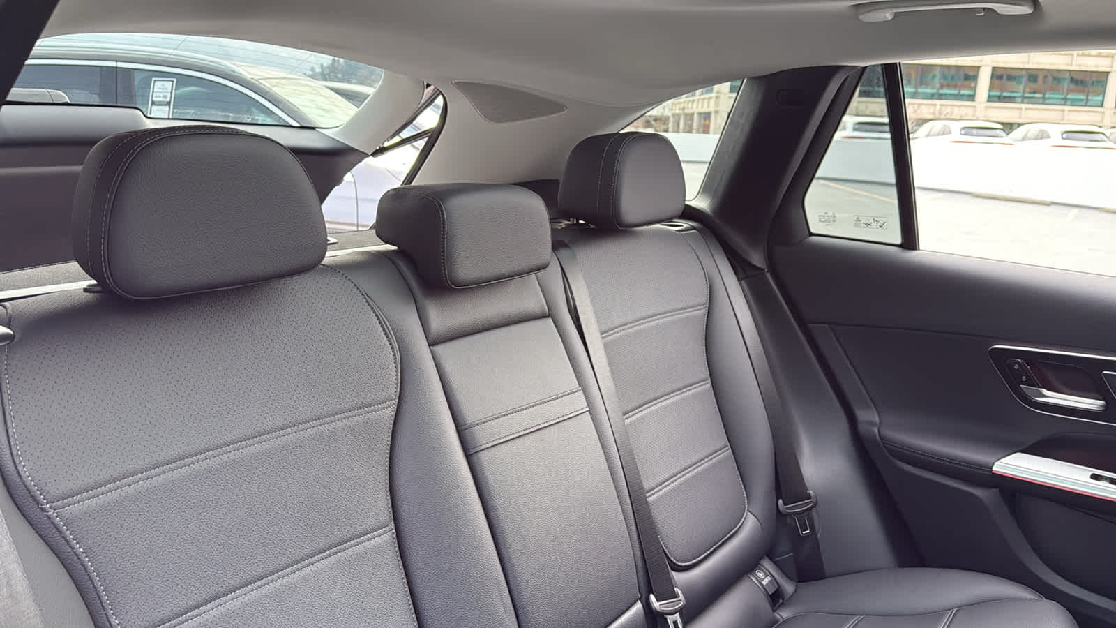 Thumbnail: 2025 Mercedes-Benz GLC - 32