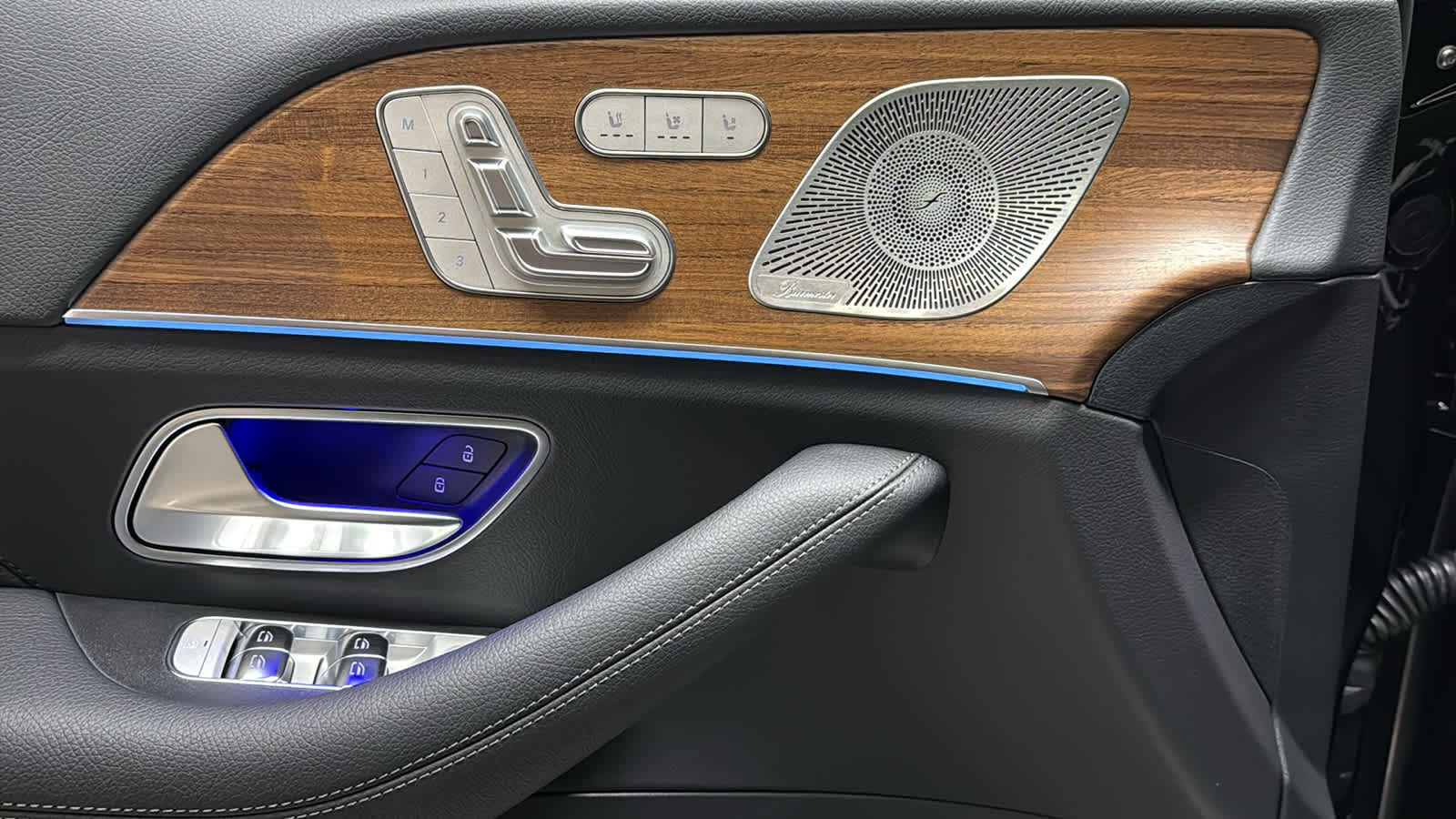 Thumbnail: 2026 Mercedes-Benz GLE - 18