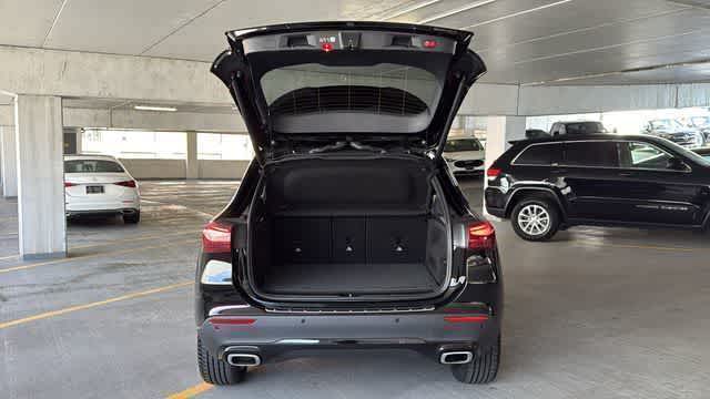 Thumbnail: 2026 Mercedes-Benz GLA - 9