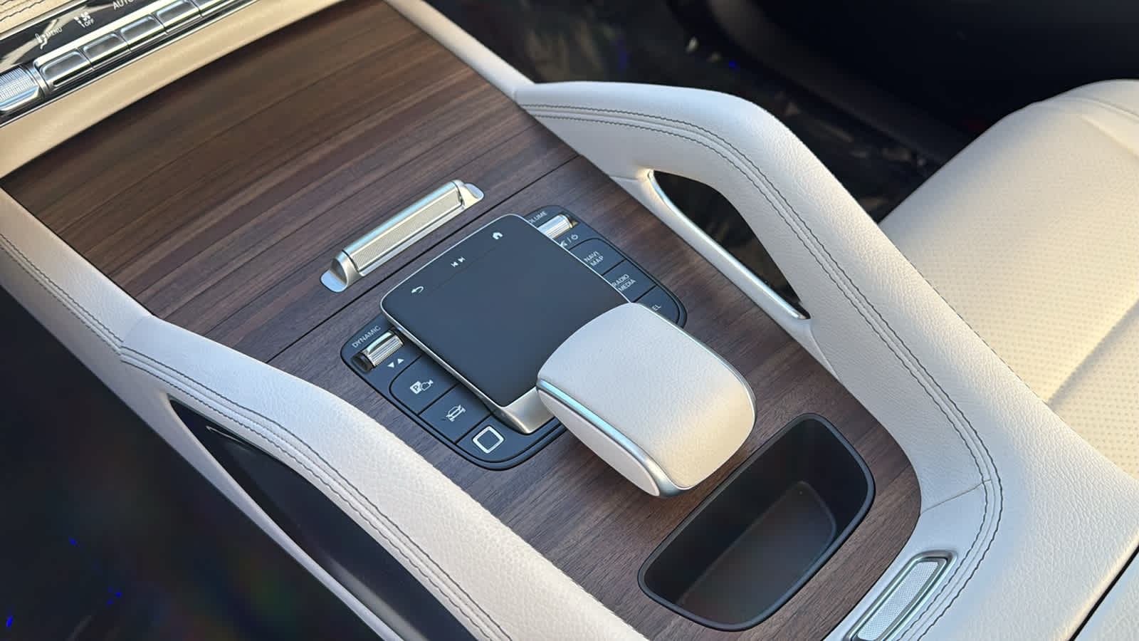 Thumbnail: 2026 Mercedes-Benz GLE - 24