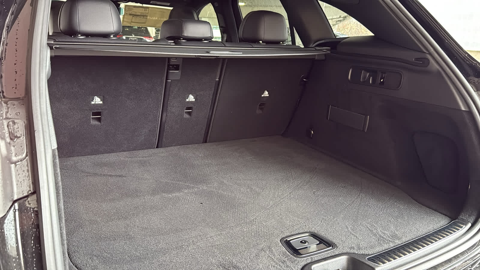 Thumbnail: 2025 Mercedes-Benz GLC - 31