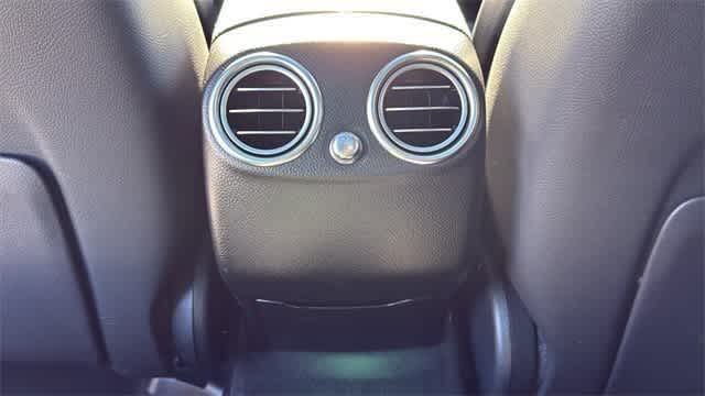 Thumbnail: 2022 Mercedes-Benz GLC - 30