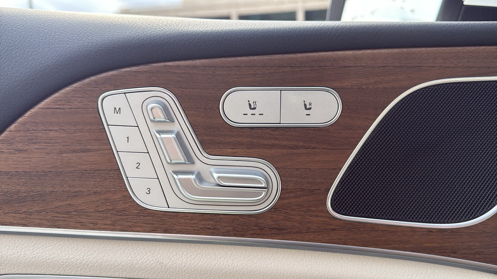 Thumbnail: 2026 Mercedes-Benz GLE - 15