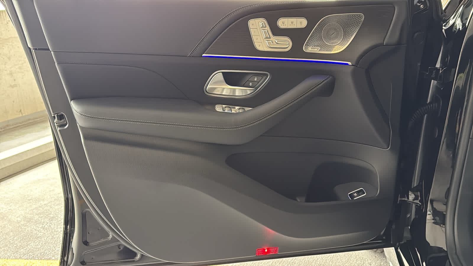 Thumbnail: 2026 Mercedes-Benz GLE - 16