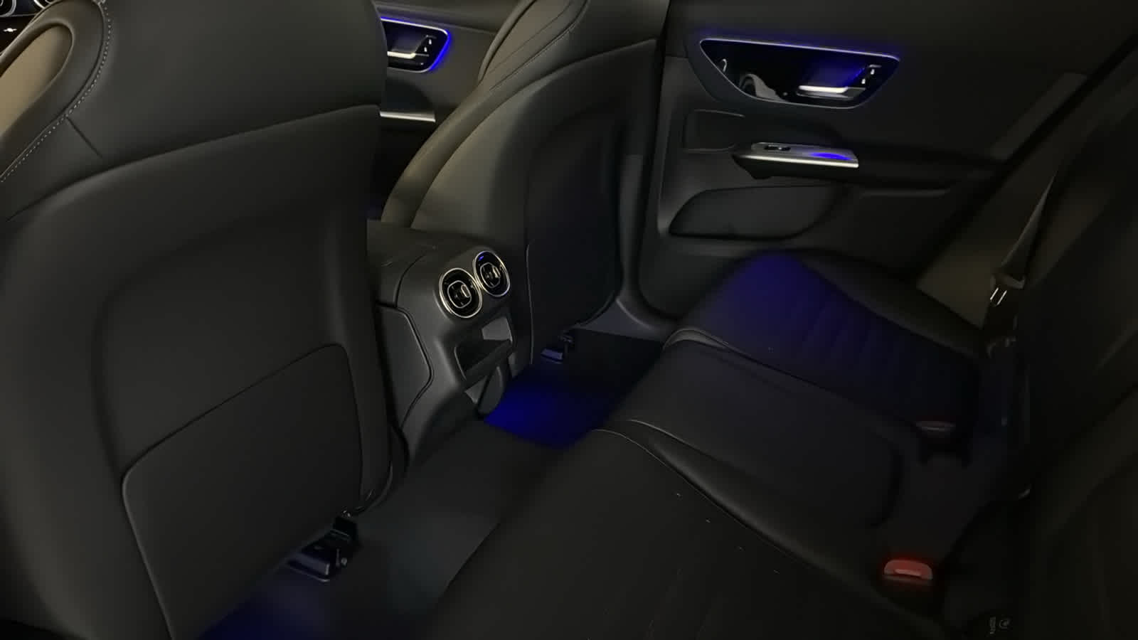 Thumbnail: 2026 Mercedes-Benz GLC - 31