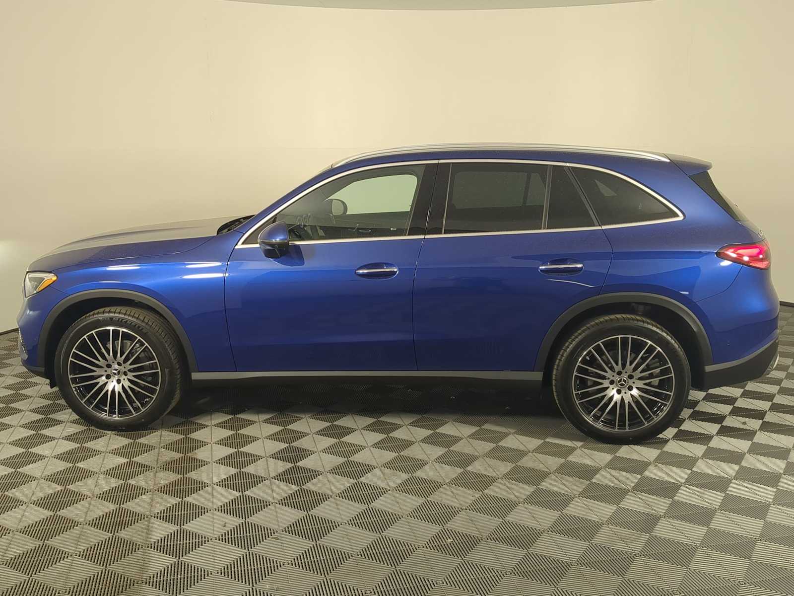 Thumbnail: 2026 Mercedes-Benz GLC - 2