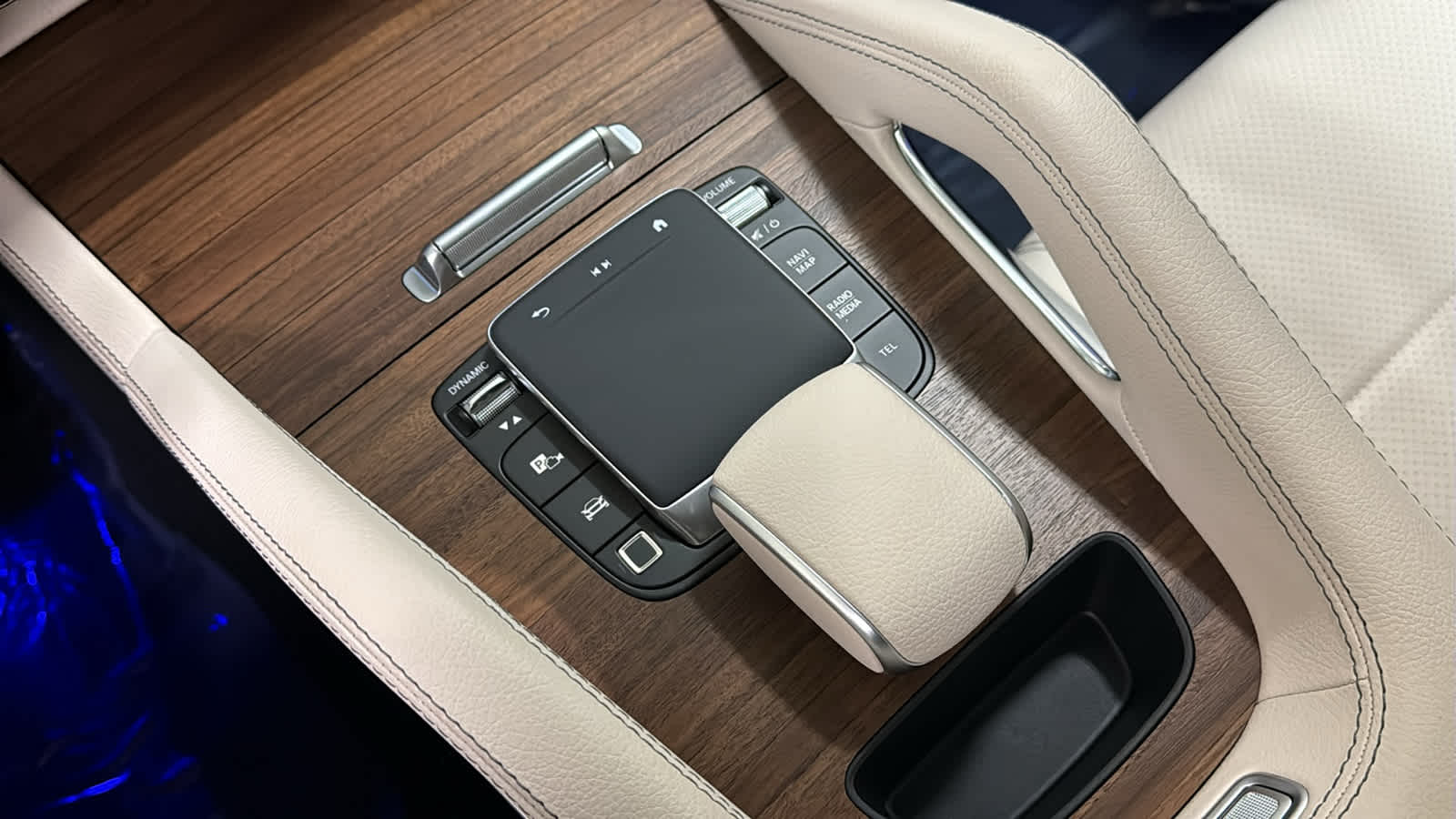 Thumbnail: 2026 Mercedes-Benz GLE - 25