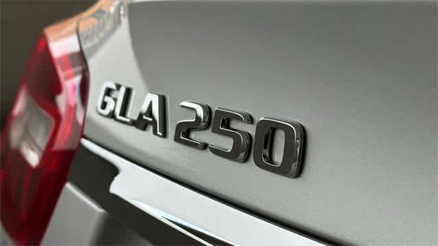 Thumbnail: 2018 Mercedes-Benz GLA - 10