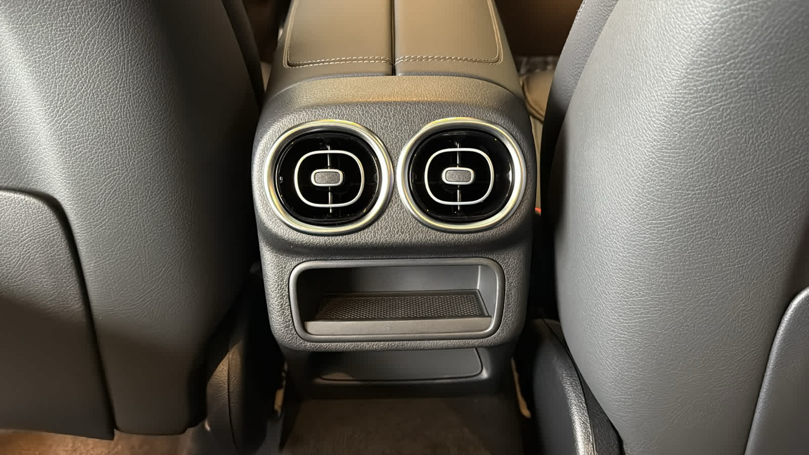 Thumbnail: 2026 Mercedes-Benz GLC - 27