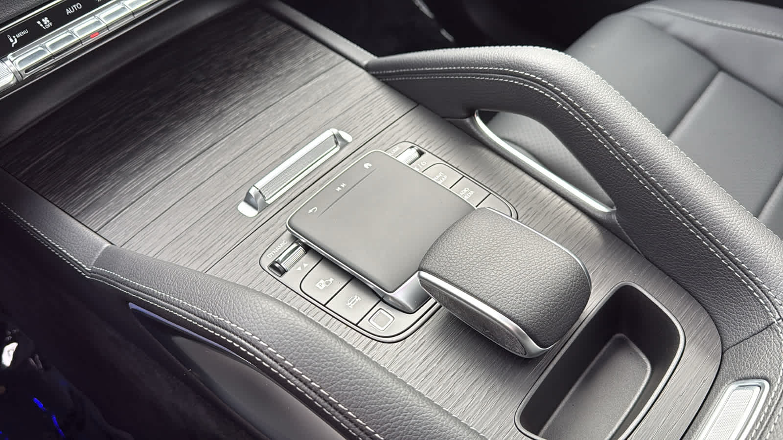 Thumbnail: 2026 Mercedes-Benz GLE - 22