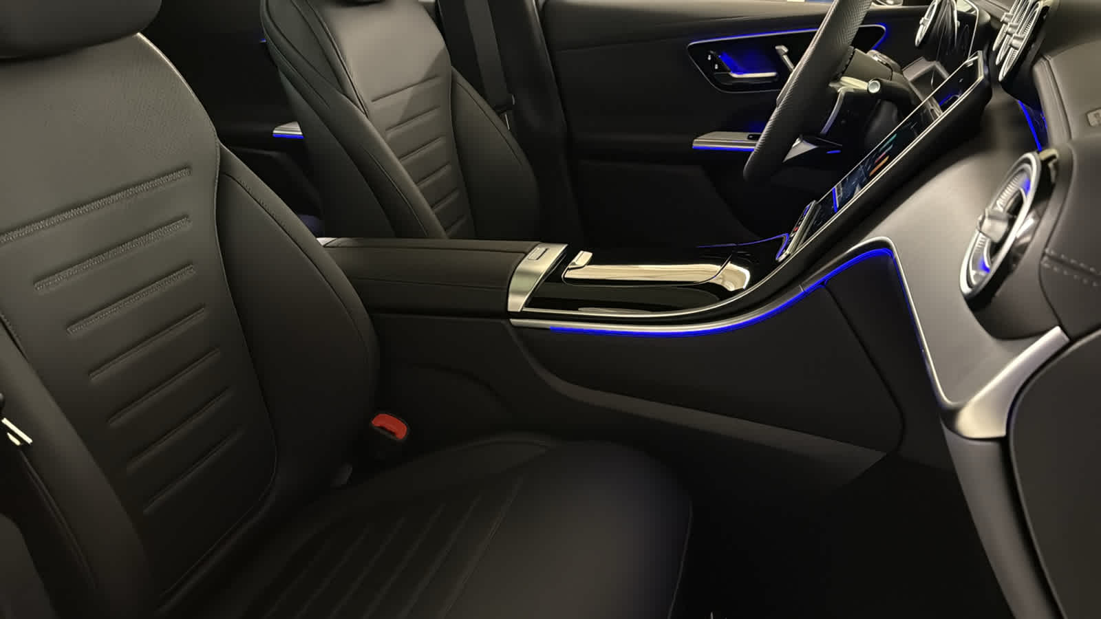 Thumbnail: 2026 Mercedes-Benz GLC - 36