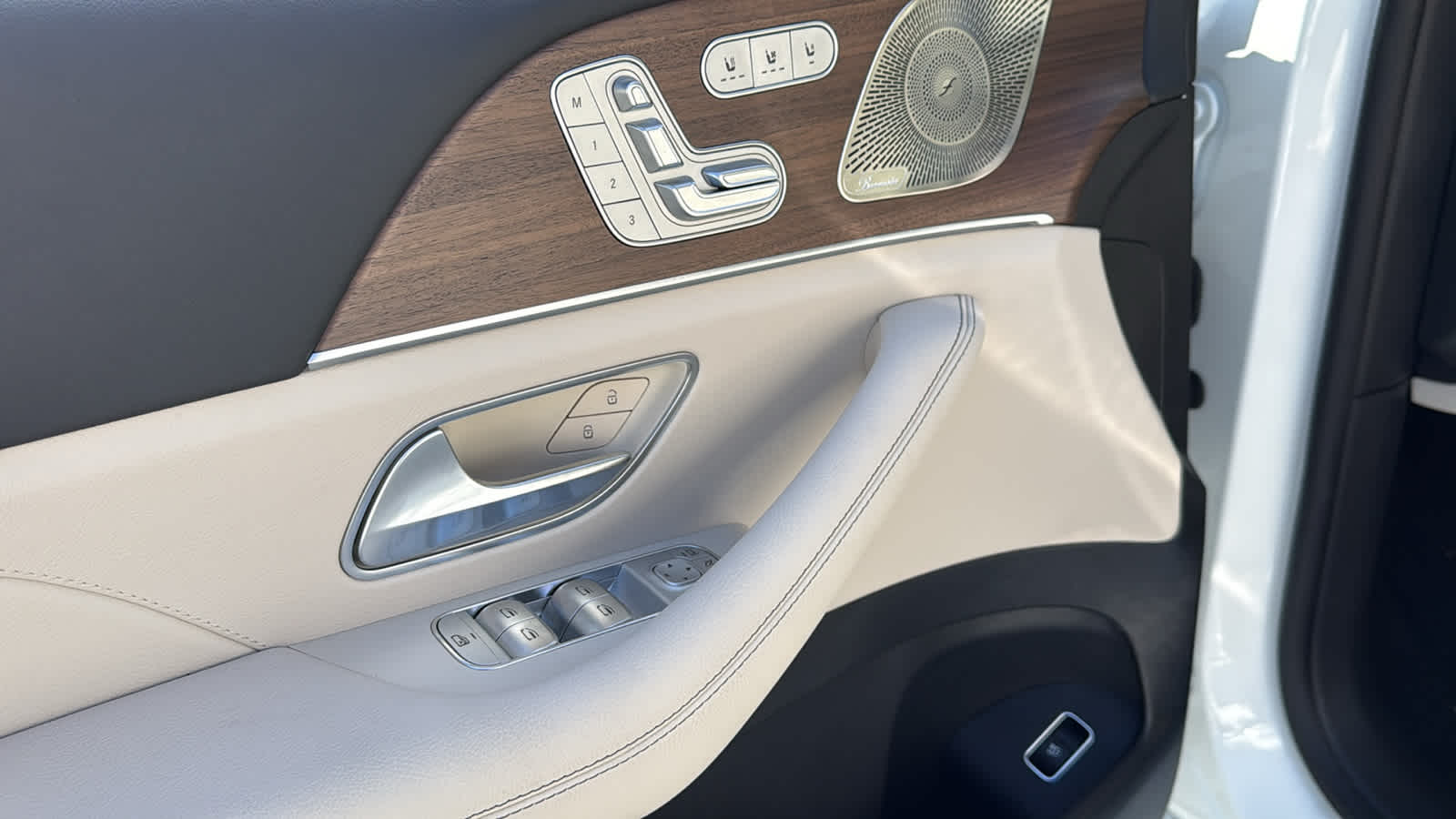 Thumbnail: 2026 Mercedes-Benz GLE - 17